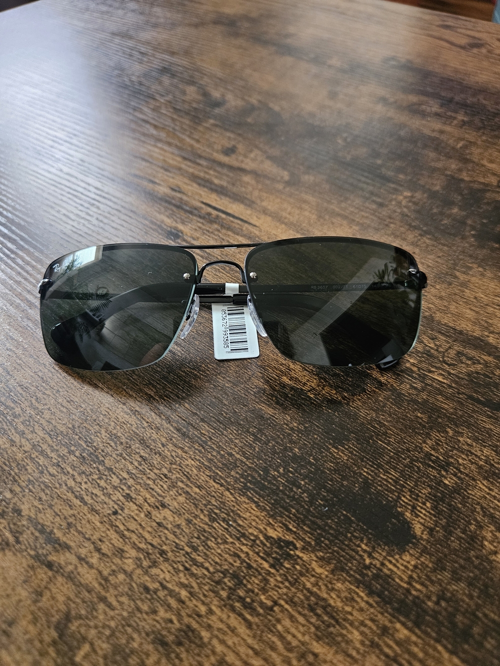 Ray-Ban Black Sunglasses with Dark Lenses in Case - Picture 5 of 12